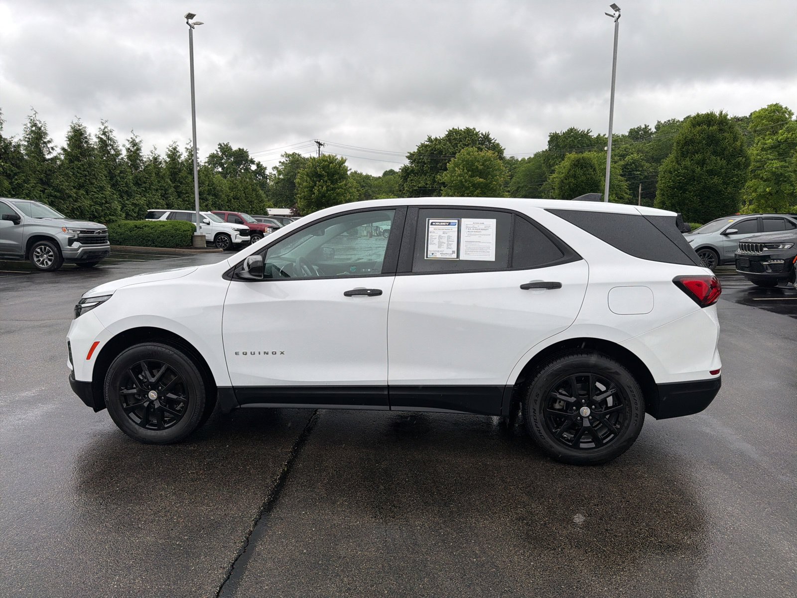 Used 2024 Chevrolet Equinox LS w/ LS Convenience Package AWD/4WD image 2
