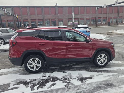 Certified 2022 GMC Terrain SLE w/ Driver Convenience Package image 8