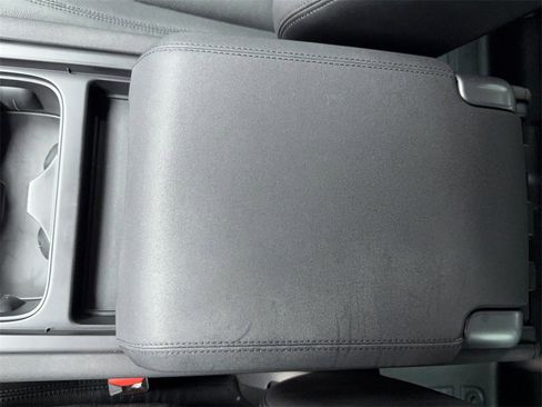 Used 2022 Land Rover Defender 110 SE image 37