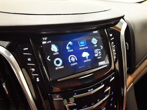 Used 2019 Cadillac Escalade Premium Luxury AWD/4WD image 11