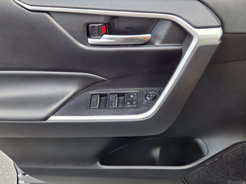 Certified 2022 Toyota RAV4 XLE FWD image 27