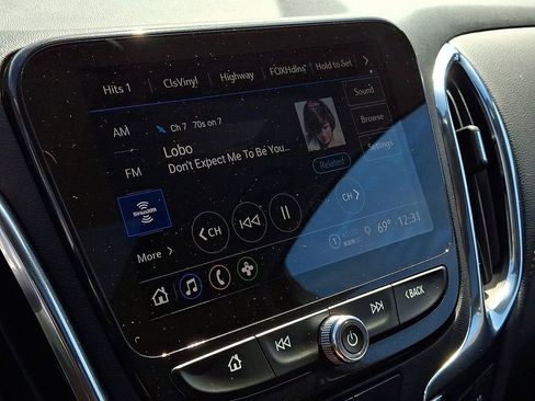 Used 2023 Chevrolet Equinox Premier image 18