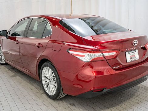 Used 2018 Toyota Camry XLE image 3