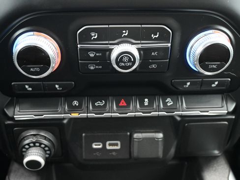 Used 2021 GMC Sierra 1500 Elevation image 28