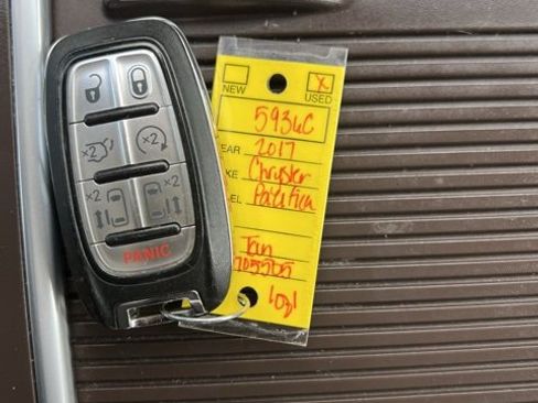 Used 2017 Chrysler Pacifica Touring-L Plus w/ Advanced Safetytec Group image 39