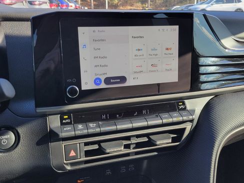 Used 2025 Toyota Camry SE image 22