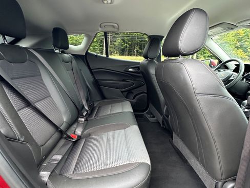 Used 2024 Chevrolet Trax LT FWD image 20