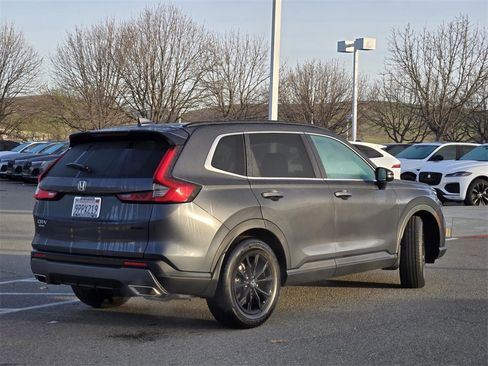Used 2025 Honda CR-V Sport image 4