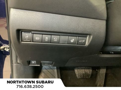 Used 2023 Toyota Venza Limited AWD/4WD image 19