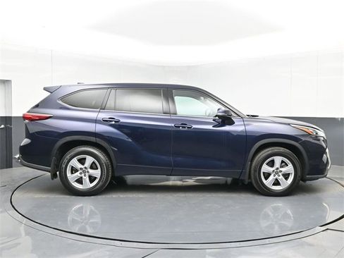 Used 2020 Toyota Highlander L image 11