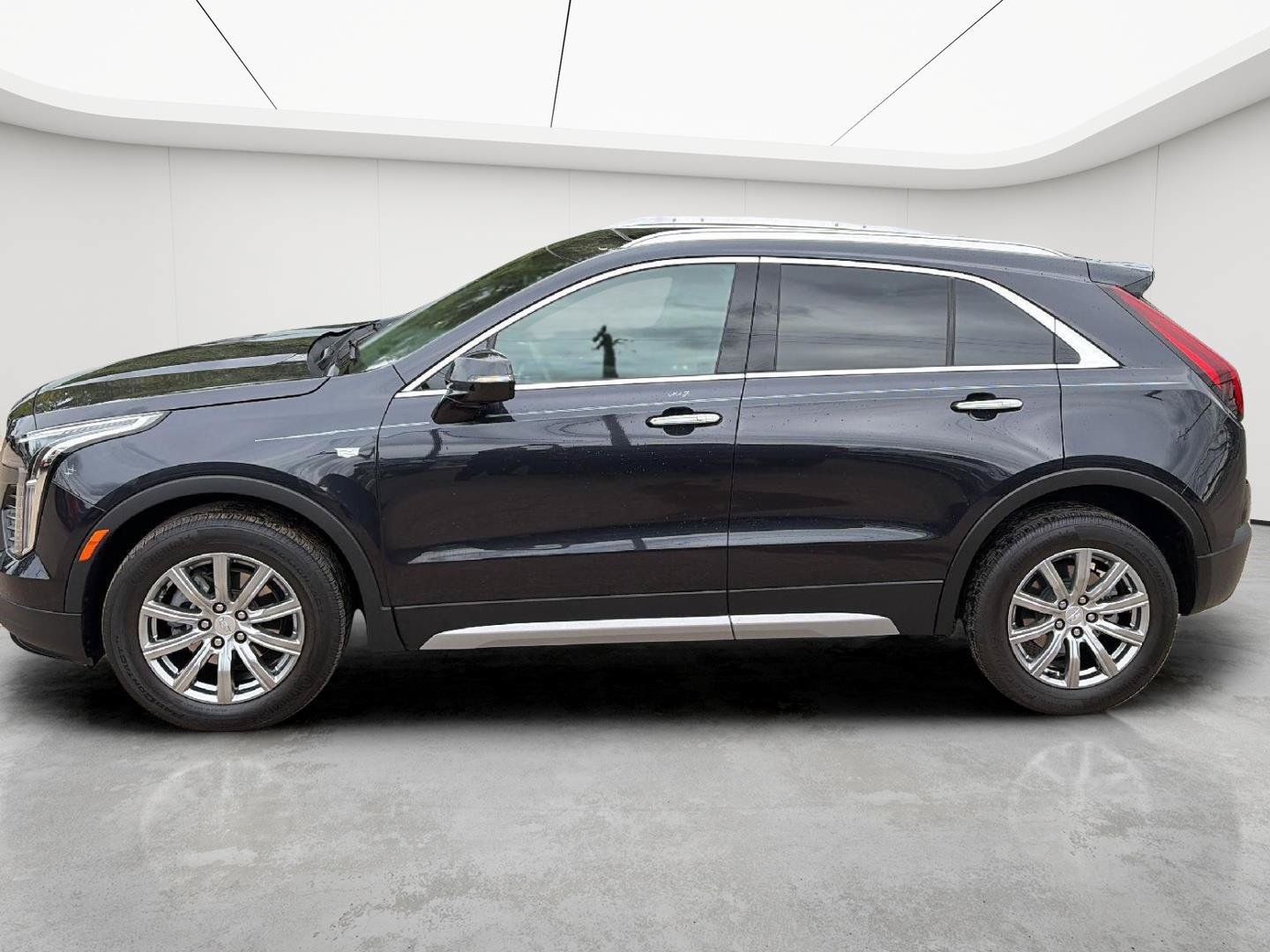 Certified 2023 Cadillac XT4 Premium Luxury w/ Cold Weather Package AWD/4WD image 4