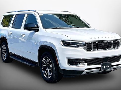 Certified 2024 Jeep Wagoneer L Series II w/ Flexible Seating Group RWD image 2