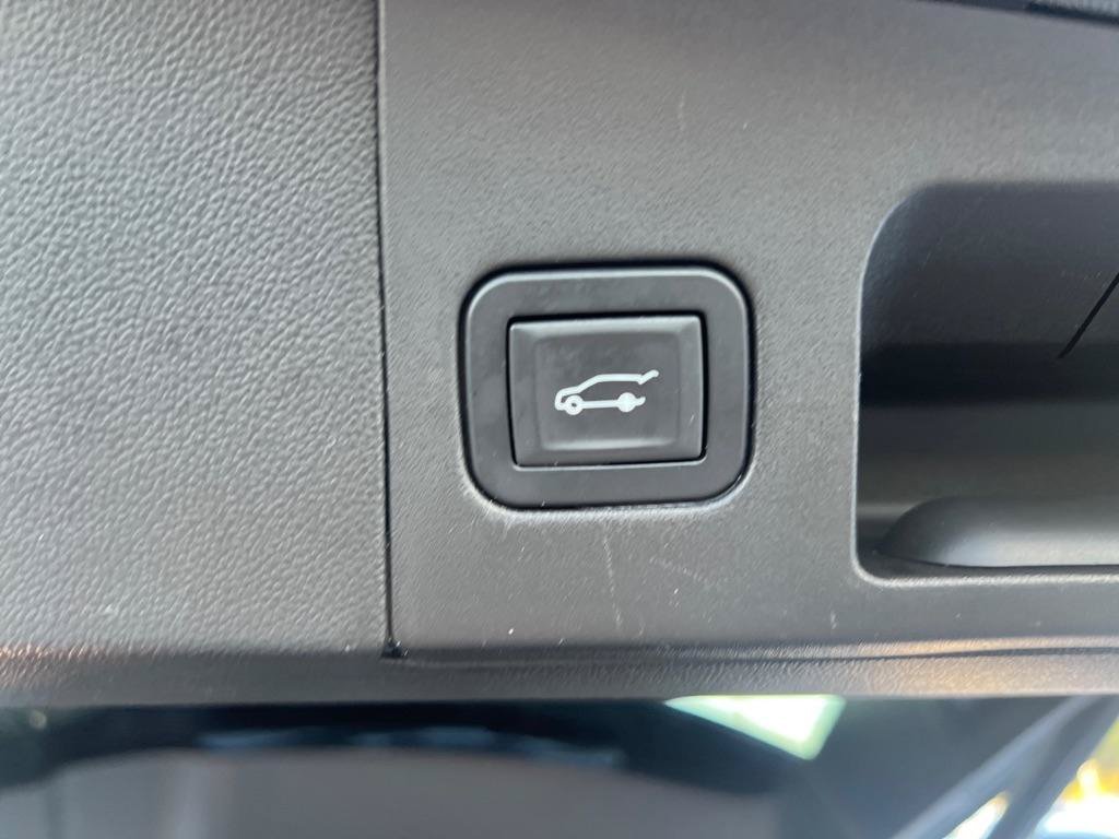 Used 2018 Cadillac XT5 Premium Luxury FWD image 8