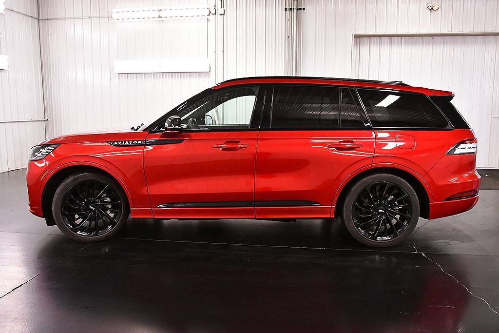 Used 2025 Lincoln Aviator Reserve w/ Equipment Group 201A AWD/4WD image 4