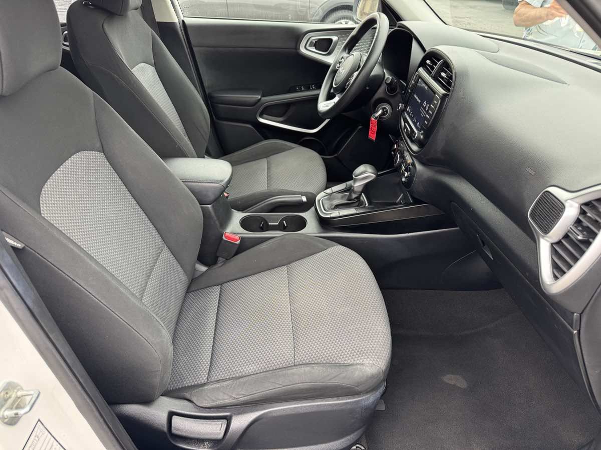 Used 2022 Kia Soul LX w/ Technology Package FWD image 16