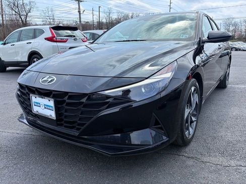 Used 2023 Hyundai Elantra SEL w/ Convenience Package image 3