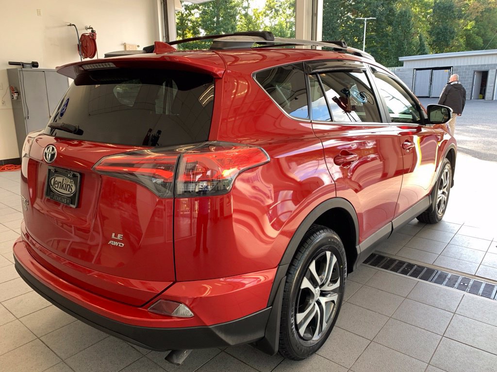 Used 2017 Toyota RAV4 LE AWD/4WD image 14
