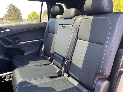 Used 2023 Volkswagen Tiguan SE R-Line image 9