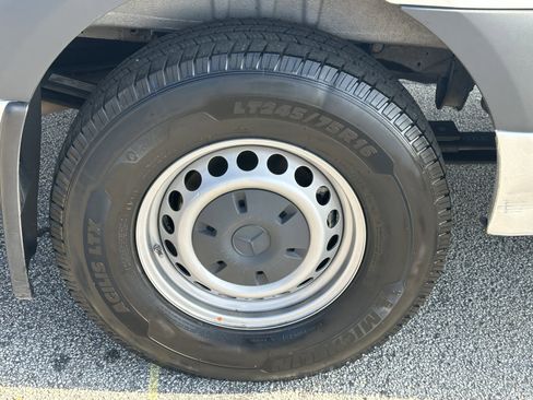 Used 2024 Mercedes-Benz Sprinter 2500 image 20