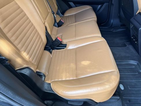 Used 2018 Land Rover Discovery Sport HSE Luxury image 32