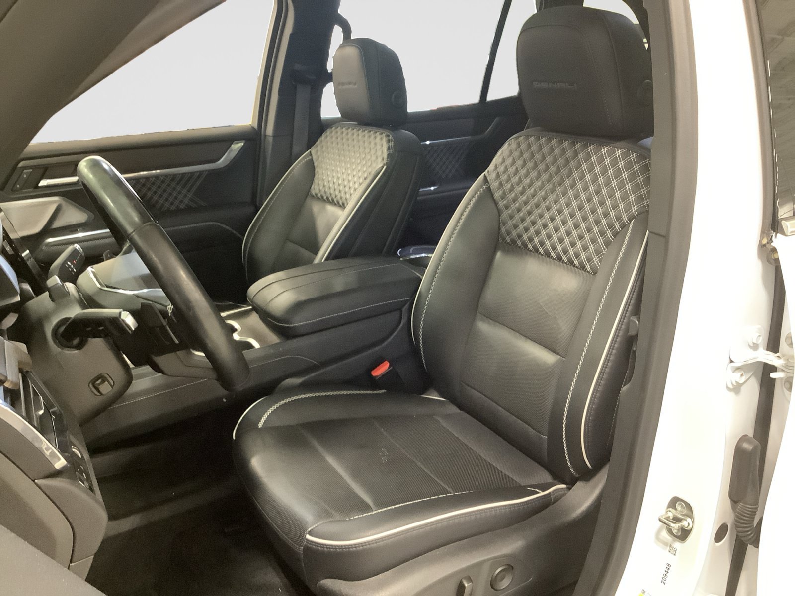 Used 2024 GMC Acadia Denali w/ Super Cruise Package FWD image 12
