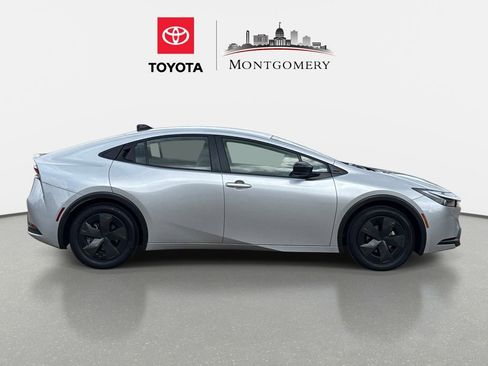 Used 2026 Toyota Prius LE FWD image 2