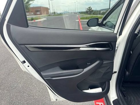 Certified 2023 Kia Seltos S w/ Navigation Package AWD/4WD image 18