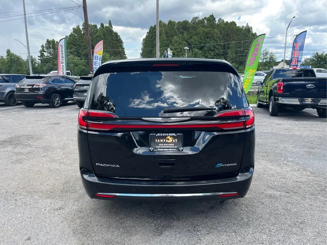 Used 2024 Chrysler Pacifica Limited FWD image 6