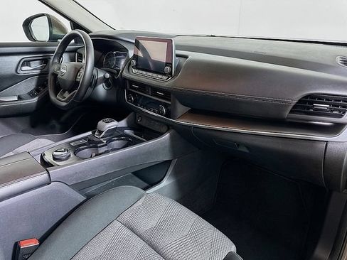 Used 2025 Nissan Rogue SV AWD/4WD image 28
