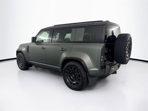 Used 2025 Land Rover Defender 110 image 7