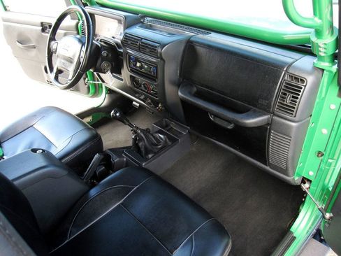 Used 2005 Jeep Wrangler Rubicon image 31