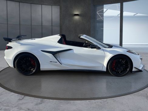 Used 2023 Chevrolet Corvette Z06 w/ Z07 Performance Package RWD image 7