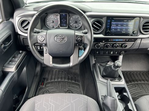 Used 2017 Toyota Tacoma TRD Sport w/ Premium & Technology Package AWD/4WD image 34