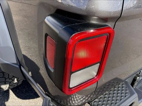 Used 2023 Jeep Gladiator Sport AWD/4WD image 33