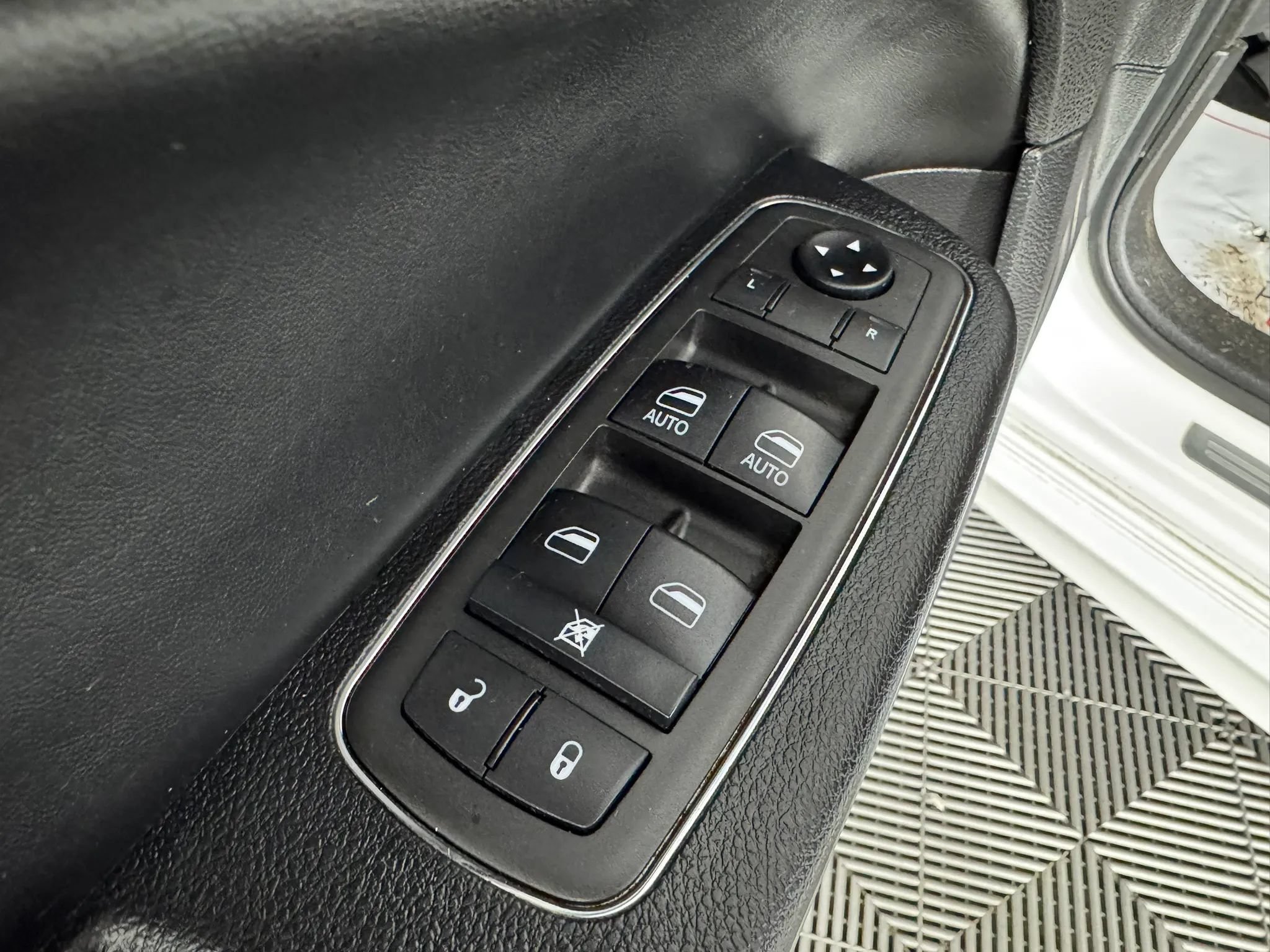 Used 2021 Chrysler 300 S w/ S Model Appearance Package RWD image 39