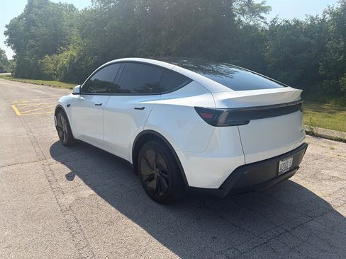 Used 2026 Tesla Model Y Long Range AWD/4WD image 3