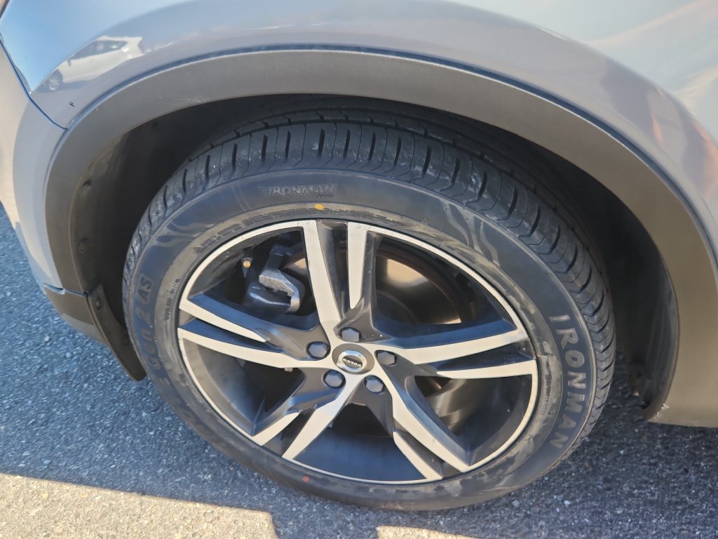 Used 2021 Volvo XC40 T5 R-Design w/ Climate Package AWD/4WD image 16