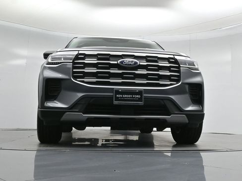 Used 2025 Ford Explorer Active image 44