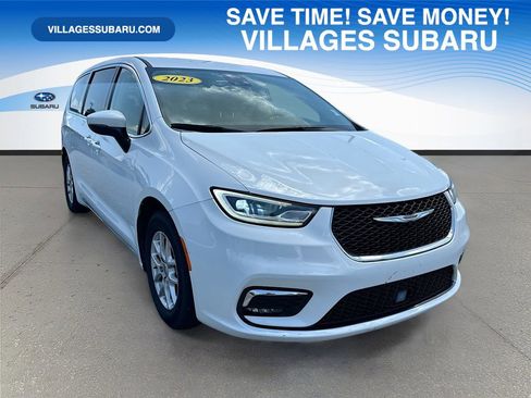 Used 2023 Chrysler Pacifica Touring-L FWD image 1