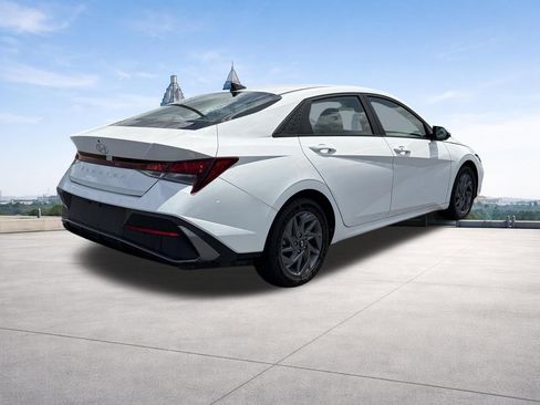 Used 2024 Hyundai Elantra SEL FWD image 23