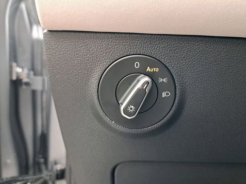 New 2025 Volkswagen Taos SE image 29