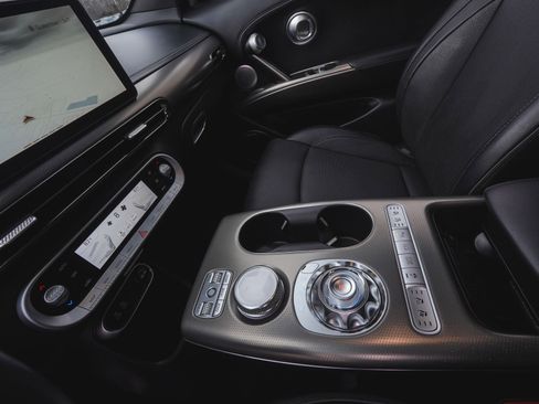 Used 2023 Genesis GV60 Advanced image 20