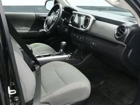 Used 2018 Toyota Tacoma SR5 image 9