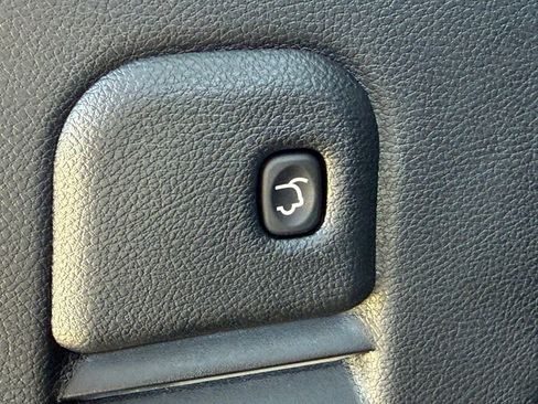 Used 2019 Jeep Grand Cherokee Overland image 37