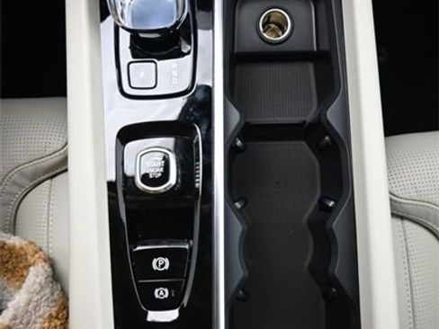 New 2026 Volvo XC60 B5 Ultra w/ Protection Package Premier image 11