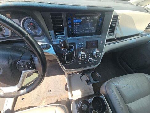 Used 2017 Toyota Sienna XLE w/ XLE Navigation Package FWD image 13