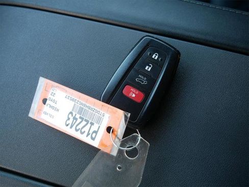 Certified 2022 Toyota Highlander XLE image 27