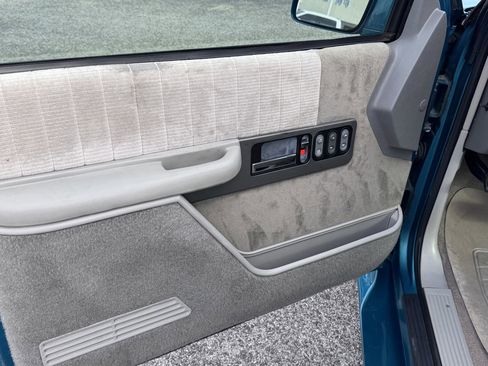 Used 1994 Chevrolet Silverado 1500 2WD Regular Cab image 11