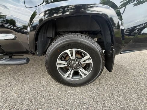 Used 2017 Toyota Tacoma TRD Sport w/ Tow Package (A/T) AWD/4WD image 26