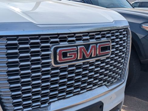 Used 2021 GMC Yukon XL Denali w/ Denali Premium Package RWD image 5